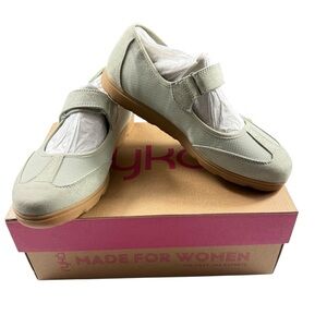 Ryka Effortless Mary Jane shoes, 7W, NWT